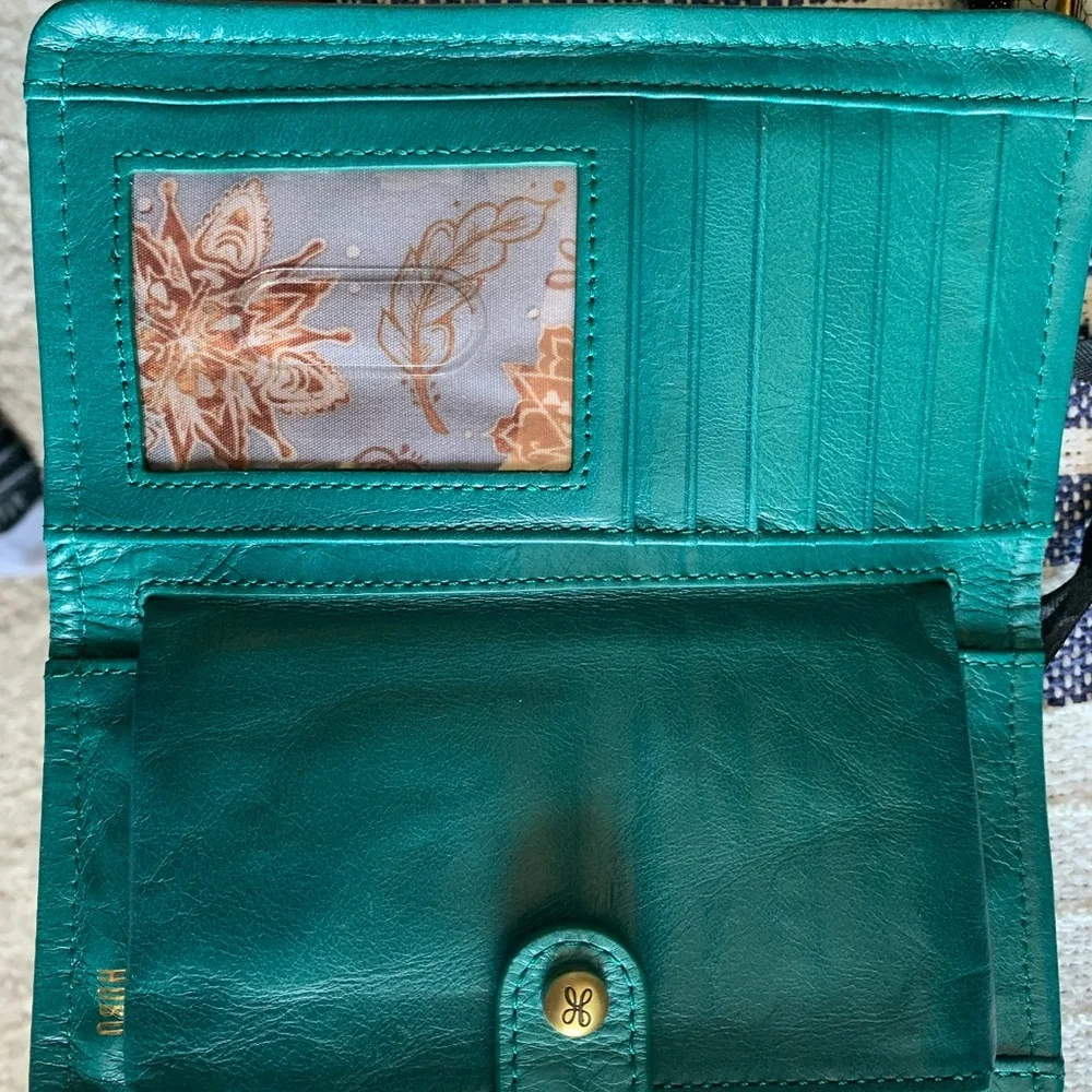 Hobo Bluegrass Bifold Leather Wallet with Button Closure - Picture 3 of 8